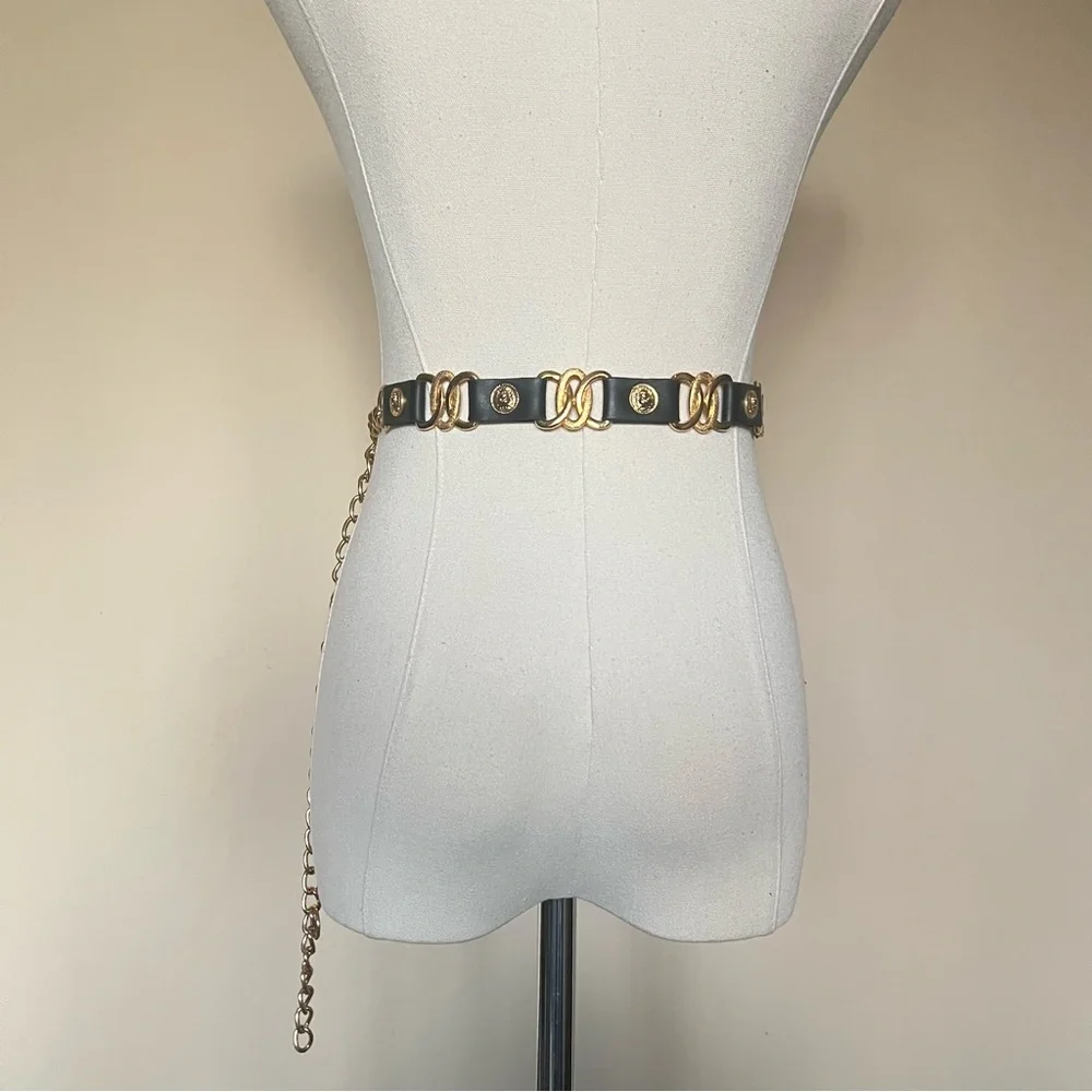 Vintage Black & Gold Medallion Chain Belt
